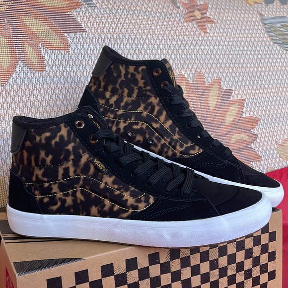 Vans WMNS The Lizzie
Tortoise Dark Brown/Black
VN0A4BX1YI5
Sneakers - Picture 6 of 16